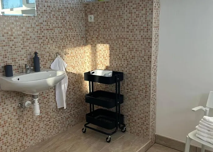 Hostel Acel Budget With Free Truck Parking